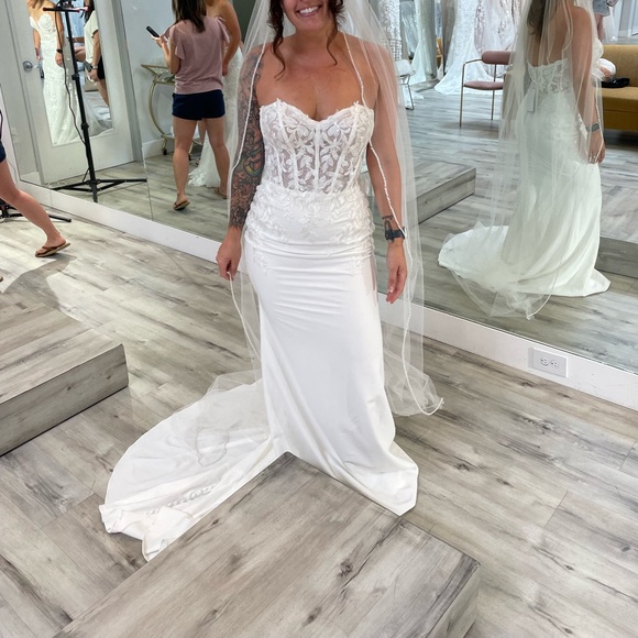 Elegant White Wedding Dress - Picture 3 of 7